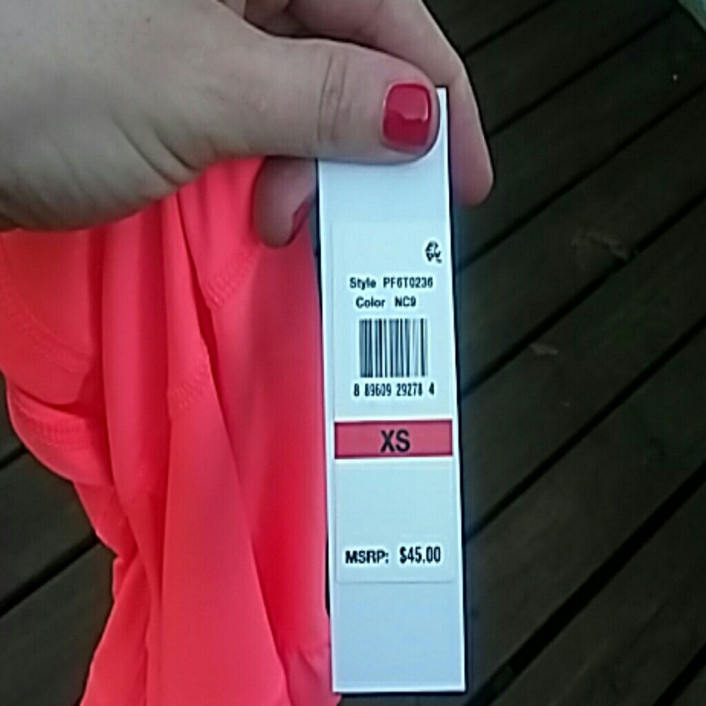 Exercise tops - Picture 4 of 4